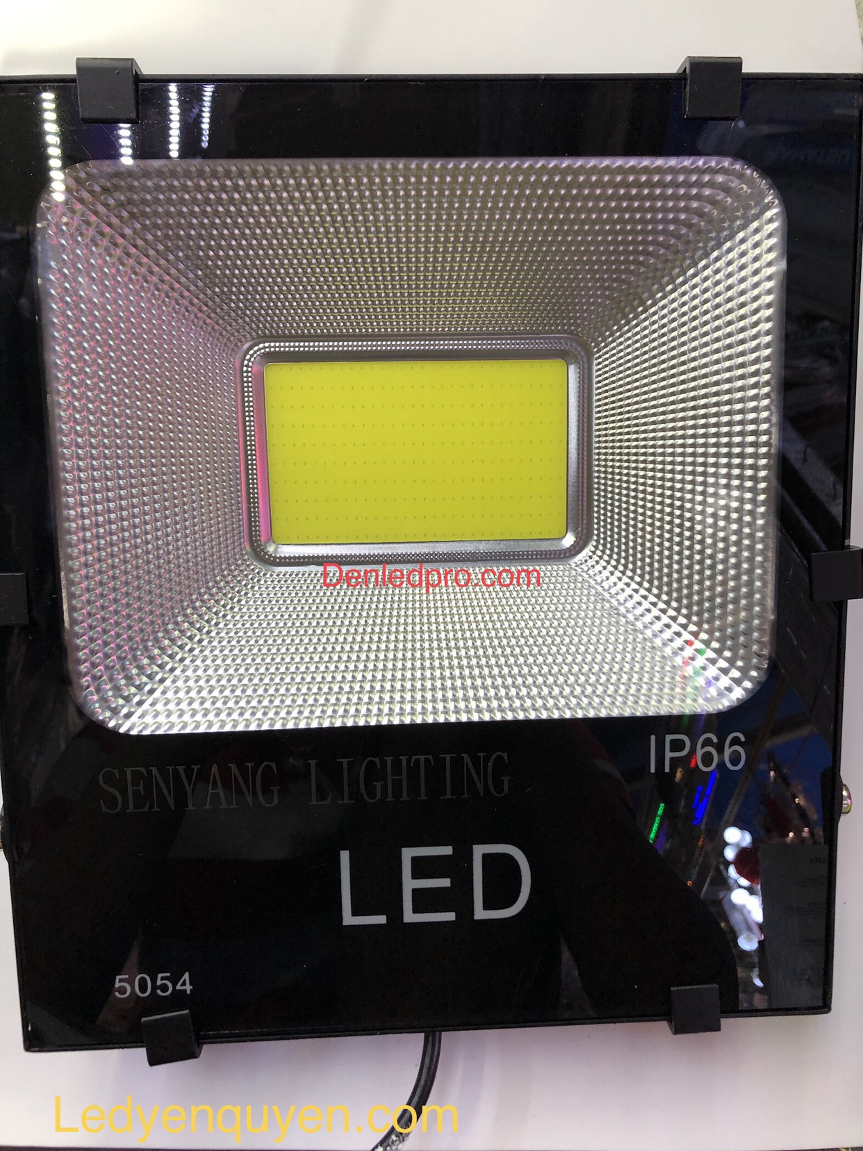 Đèn Pha LED 200W Senyang Light 